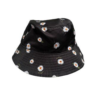 Alice + Olivia Reversible Bucket Hat by Stacey Bendet 21" Circ Daisy Black/WHT